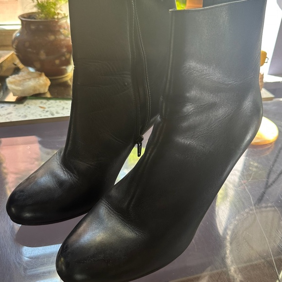 Christian Louboutin Black Leather Ankle Boots Red Sole Size 41.5 - Picture 2 of 5